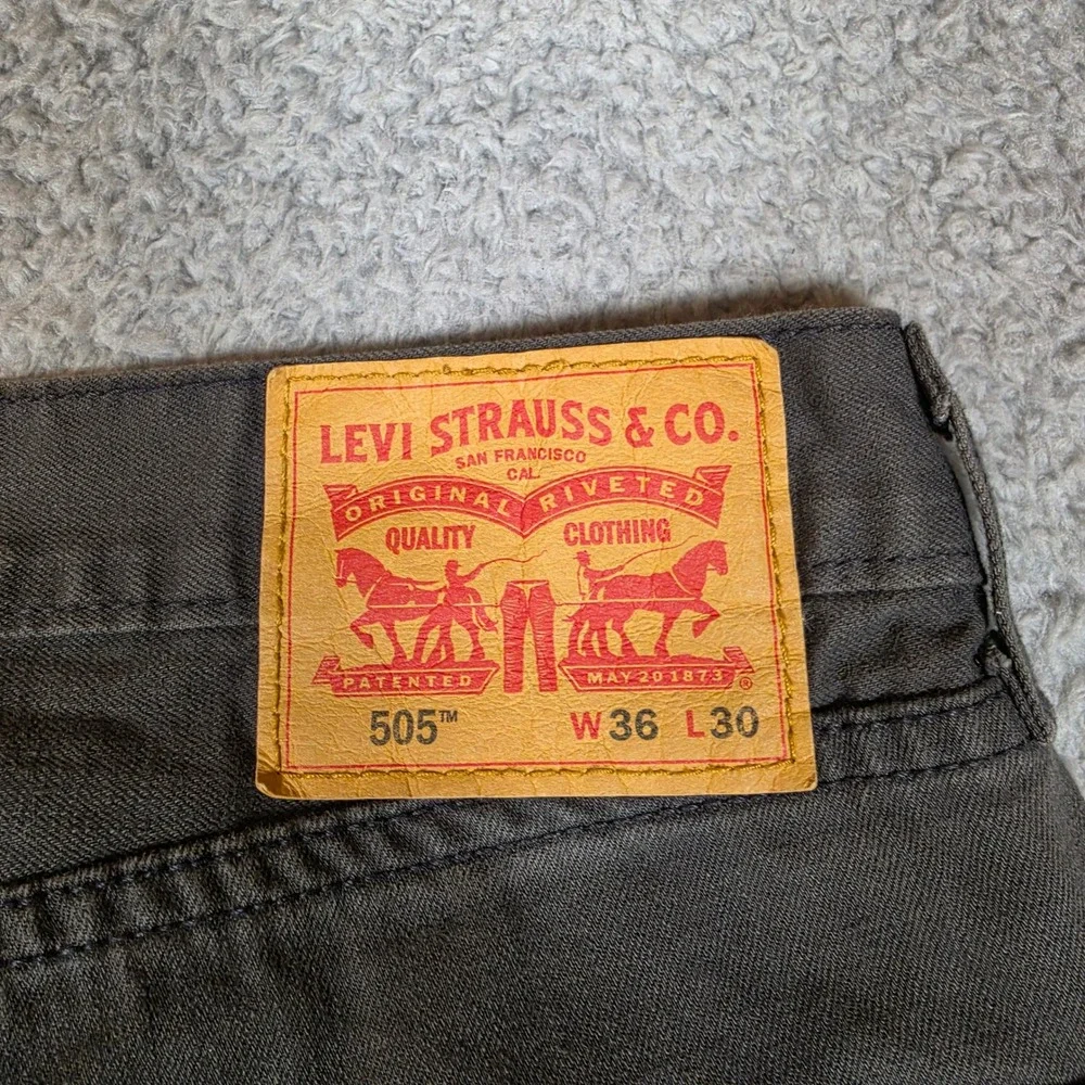 Levis 505 Jeans Mens 36x30 Regular Fit Charcoal Gray Excellent Straight Leg